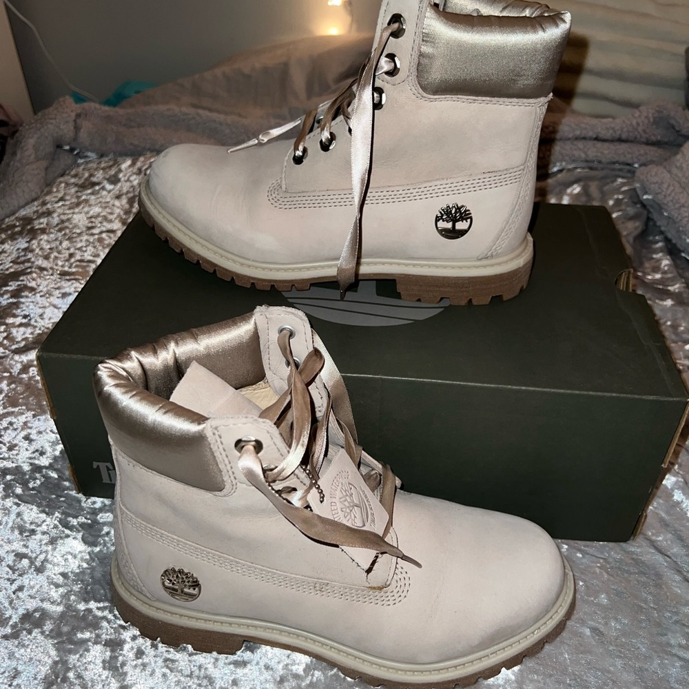 Light Taupe Timberland Boots